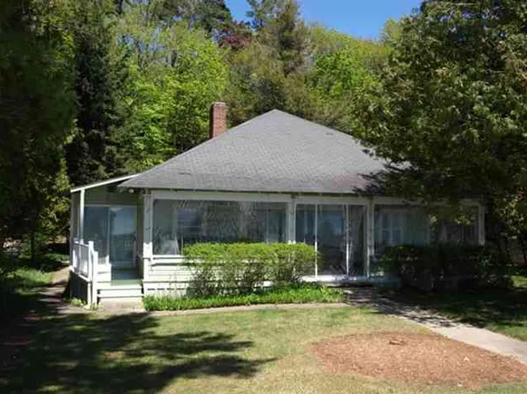 5225 Forest Beach Dr, Harbor Springs, MI 49740