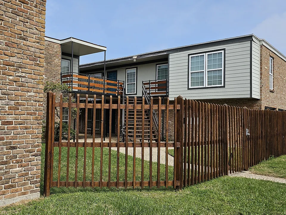 310 Courtyard