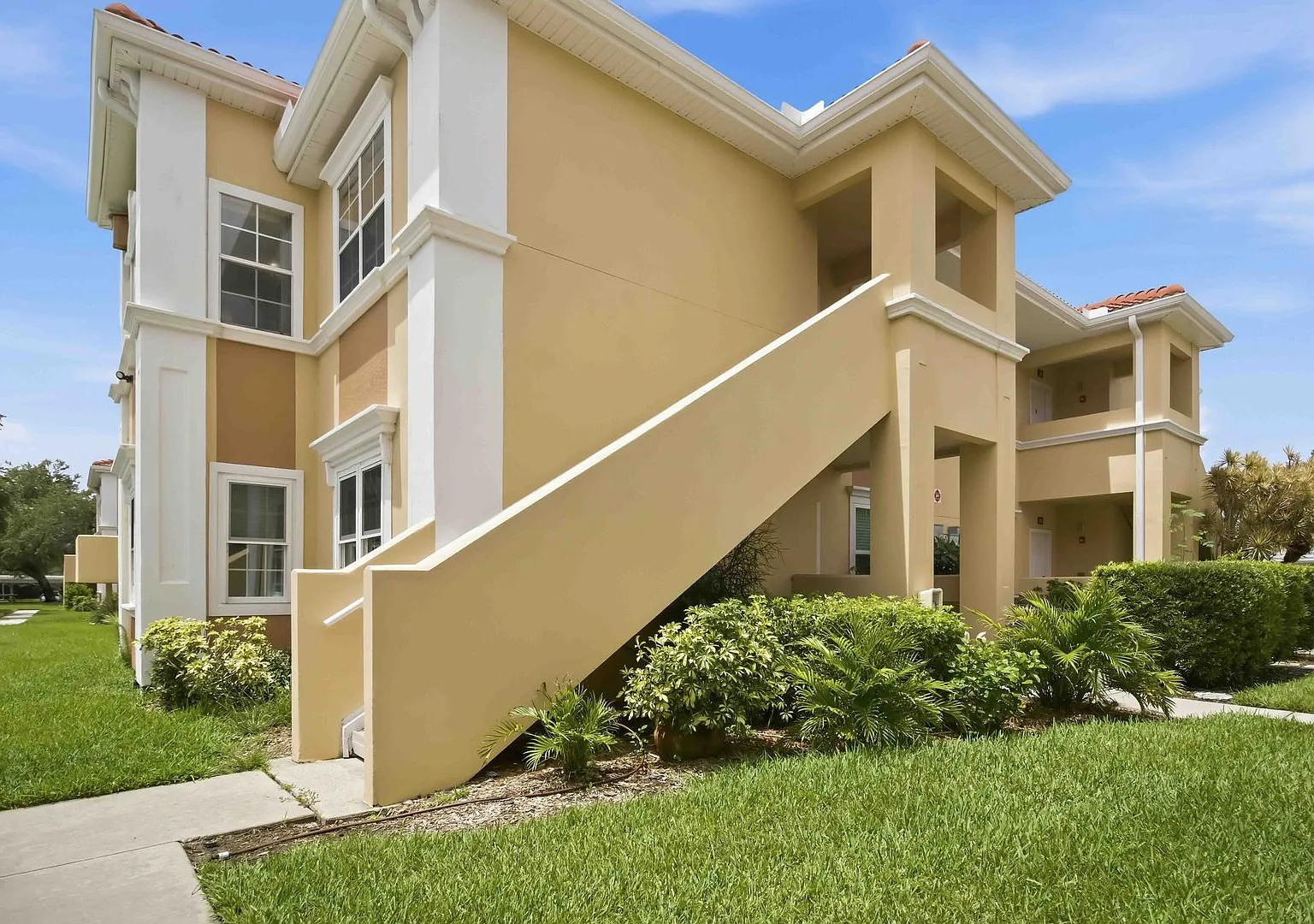 3/2 unit with beautiful water view available now for an annual lease — Photo 1