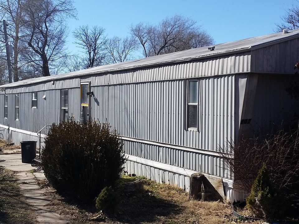 2nd image of 3201 E Macarthur Rd Lot 107