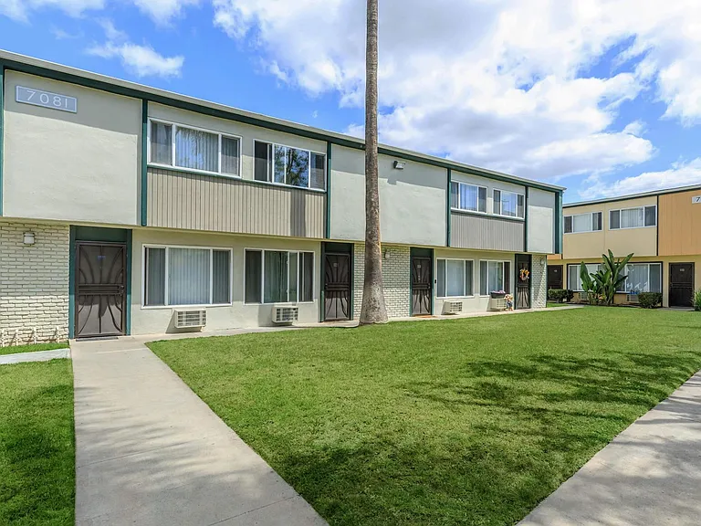 Villa Pacific Townhomes — Photo 35