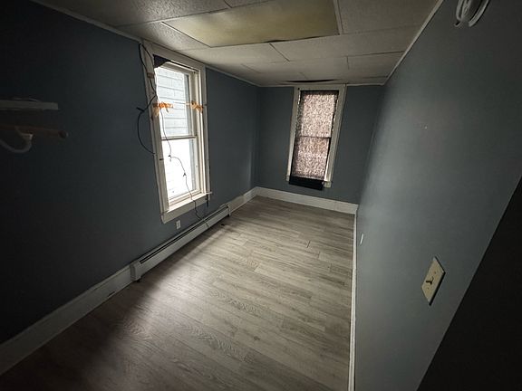 4th image of 115 E 4th St #1