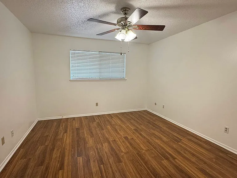 2100 Austin St #16 — Photo 7