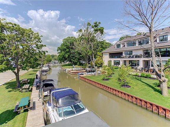3rd image of 52 River Dr