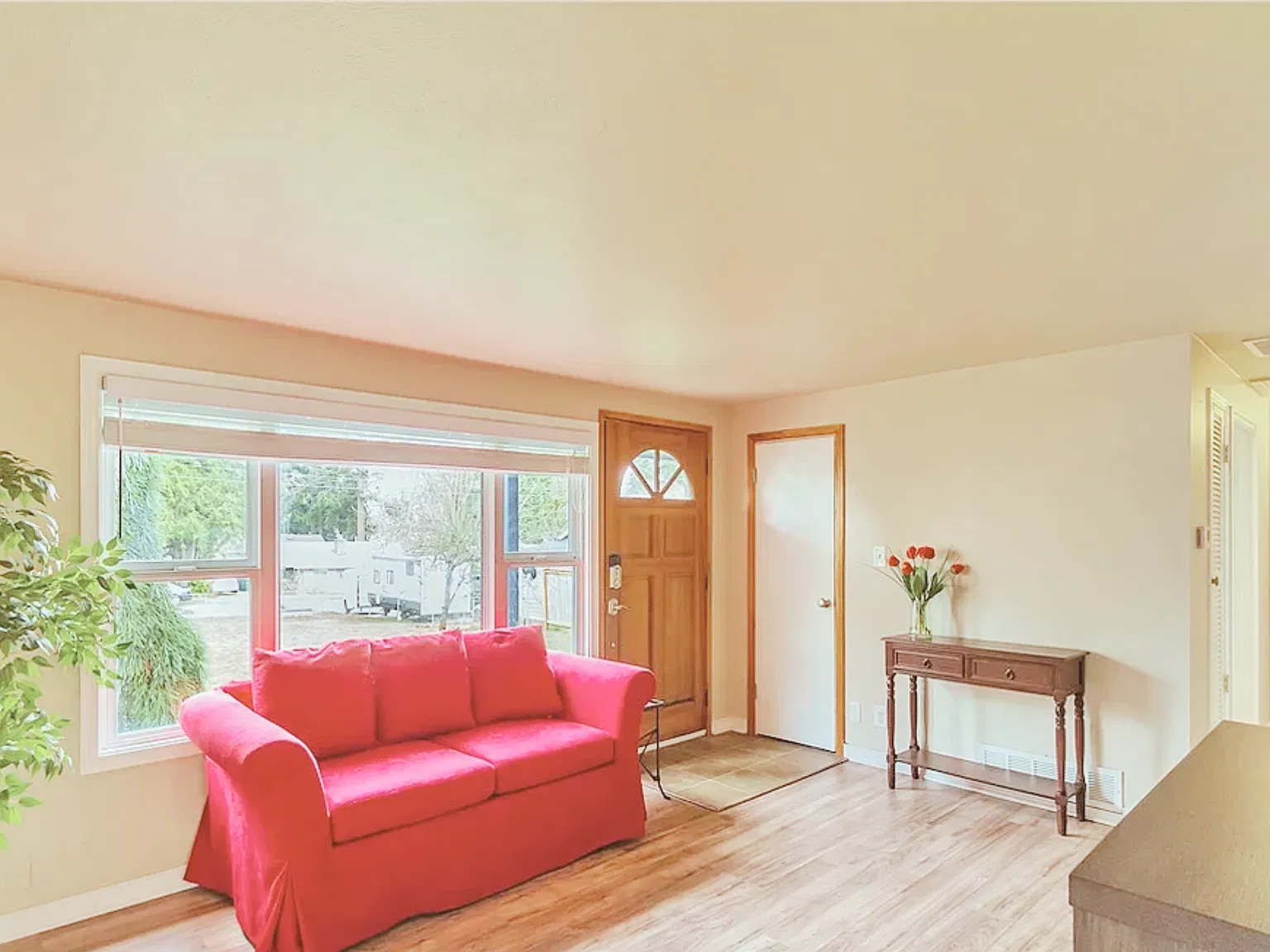 2 bed, 672 sqft, $2,300 — Photo 4