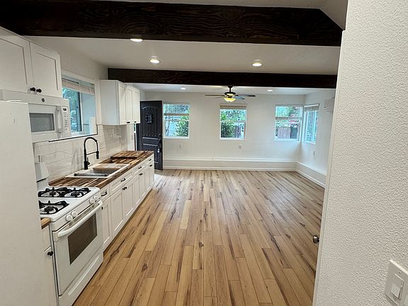 4th image of 3043 Helix St