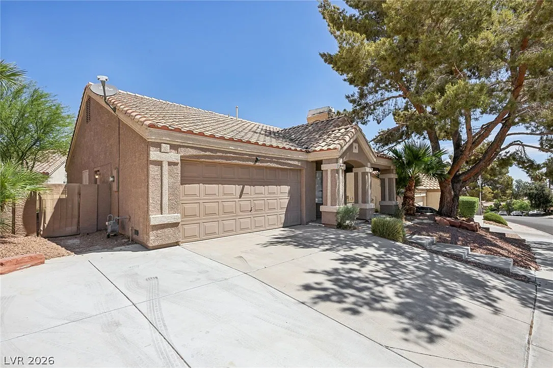 2 bed, 2.0 bath, 1179 sqft, $190,000 — Photo 2