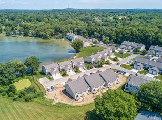11306 Woodruff Lake Dr, Brighton, MI