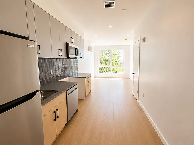 74 Webster St #1BB — Photo 2