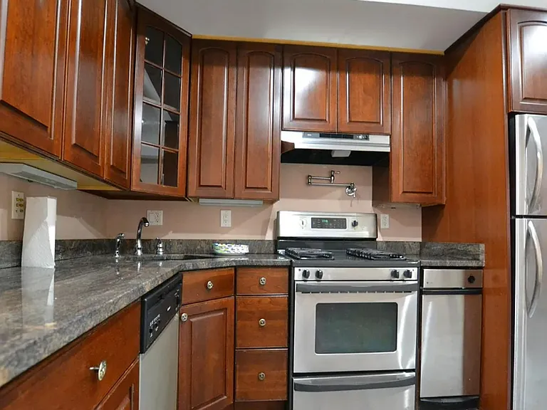 9 Strathmore Rd #2F — Photo 3