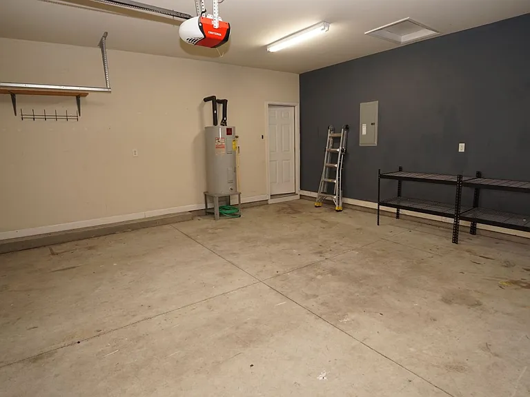 147 Moonstone Ct — Photo 34
