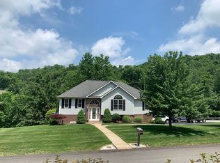 826 Stonebridge Dr, Greensburg, PA 15601