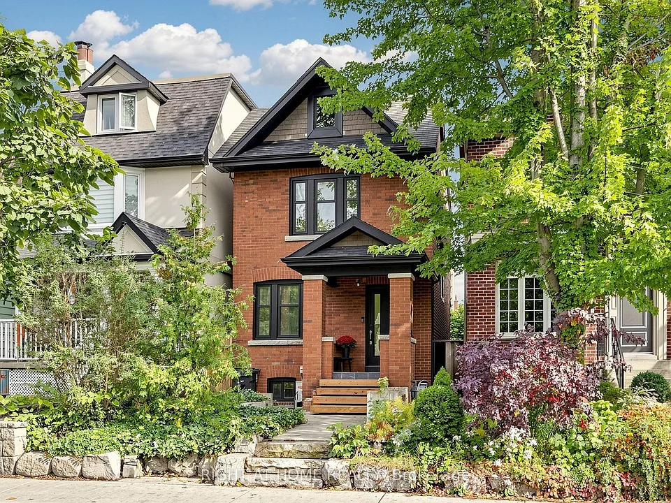 813 Carlaw Ave