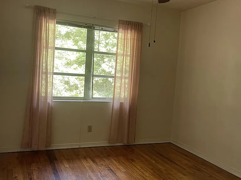 534 E College Ave — Photo 9