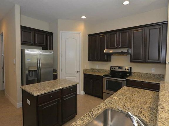 5th image of 10479 Henbury St