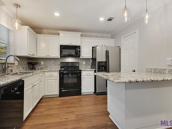 3rd image of 10753 Sugar Pine Dr