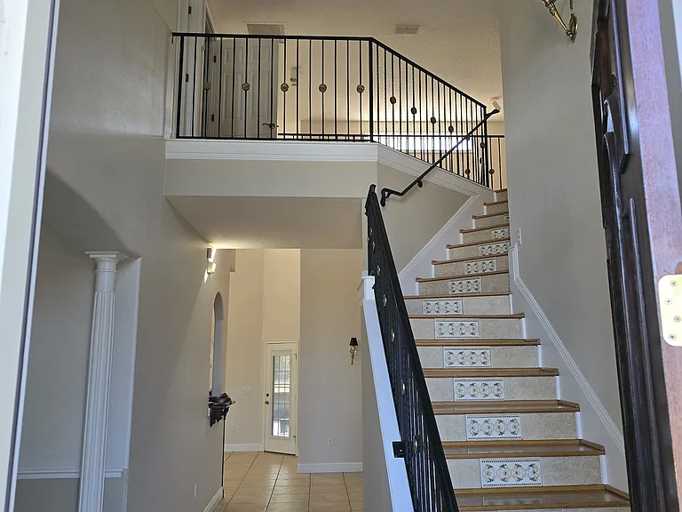 502 W Lester Rd — Photo 4