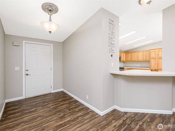 5th image of 94 Riverdale Ln