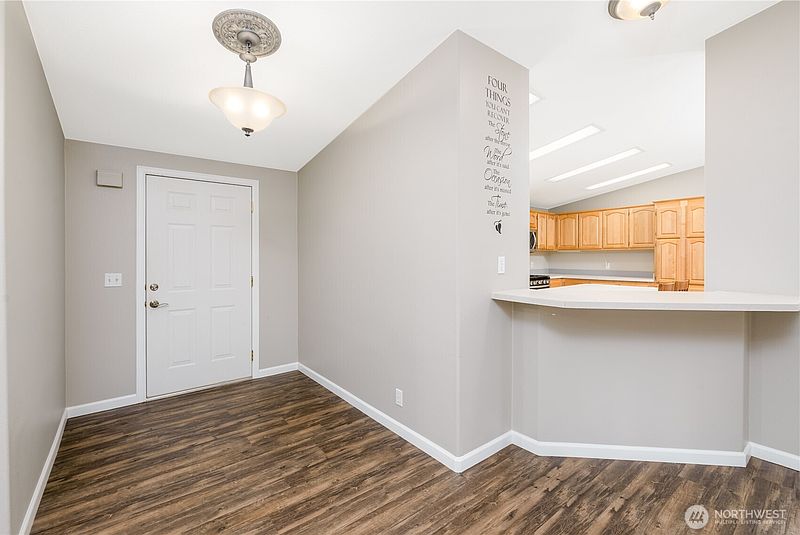5th image of 94 Riverdale Ln