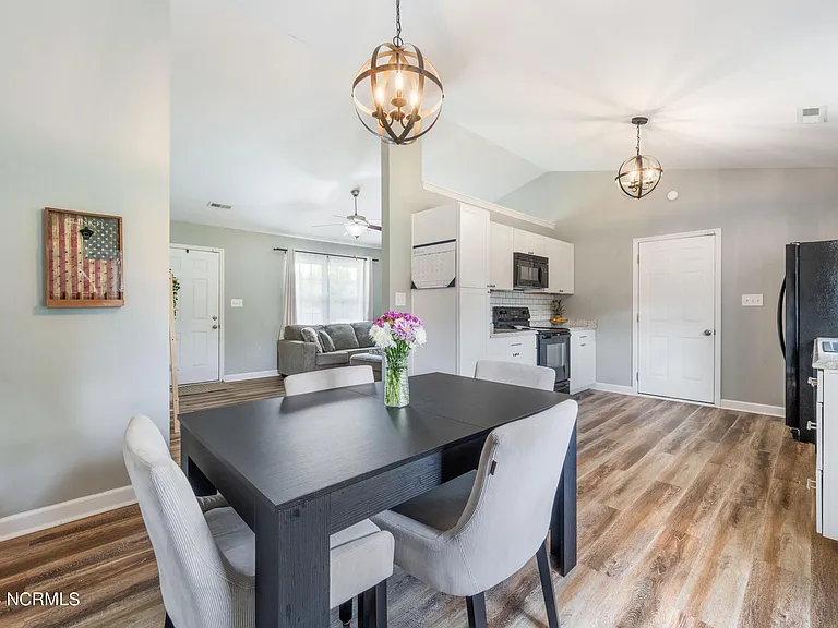 120 Woodbury Farm Dr — Photo 10