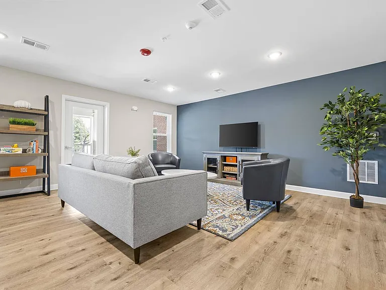 Bluebird Commons — Photo 8