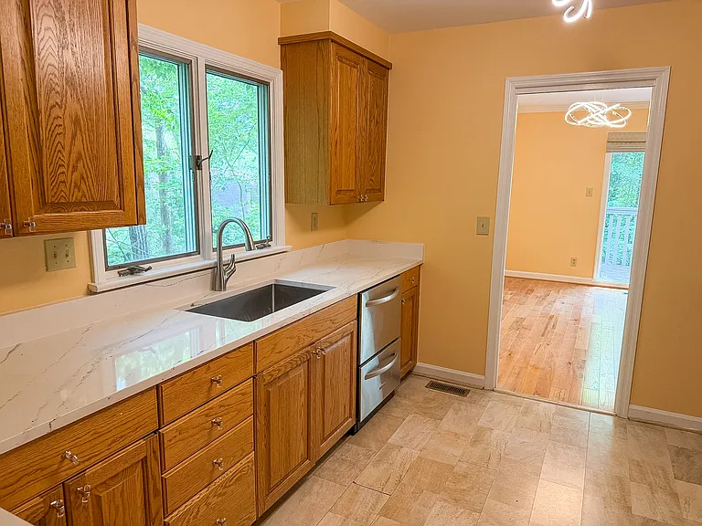 106 Montrose Dr — Photo 11