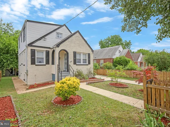 3900 Allison St, Brentwood, MD 20722