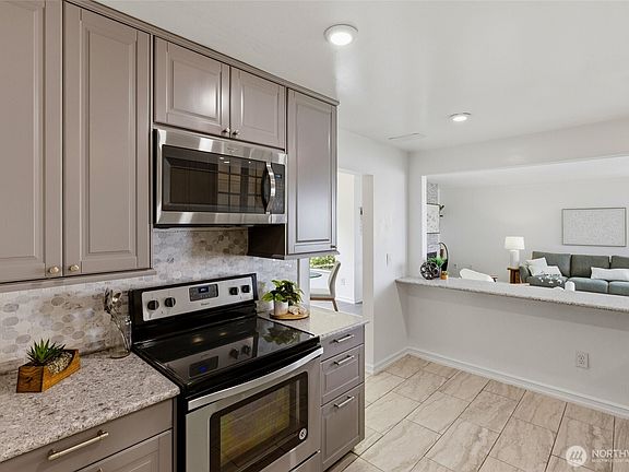 5th image of 1737 Harbor Avenue #S-306