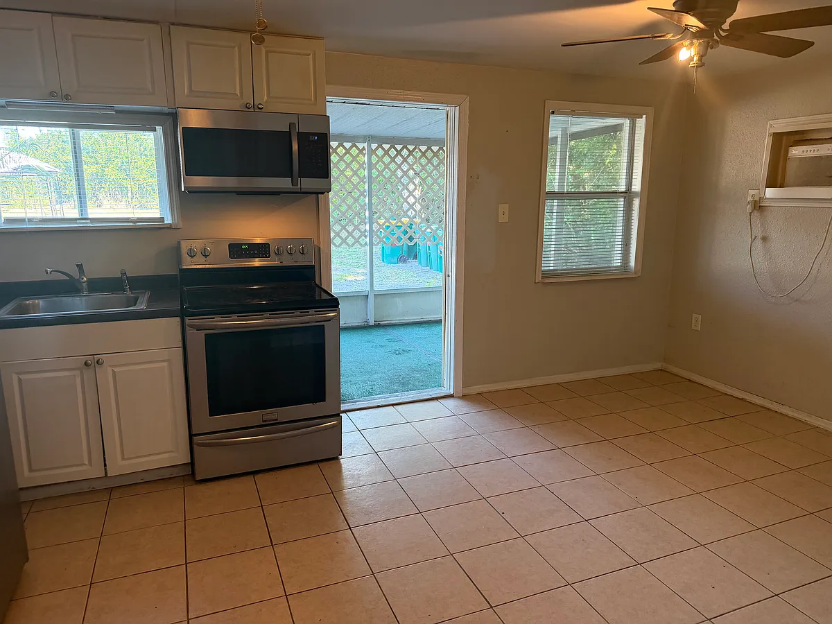 Building Photo - 24997 Harborview Rd #3