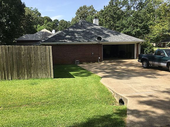 Side view/large garage