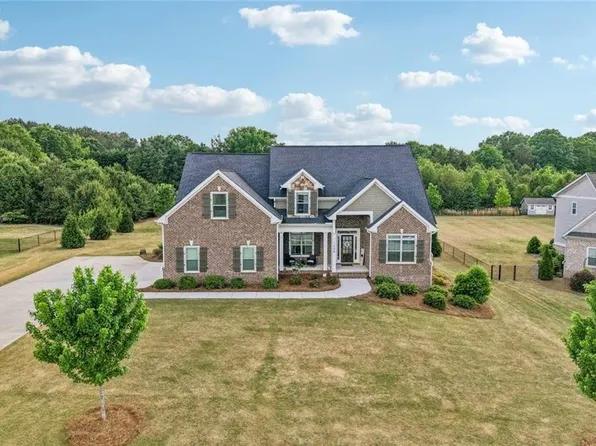 1354 Horseshoe Bend Ln, Bogart, GA 30622