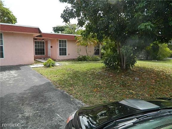 7800 nw 7