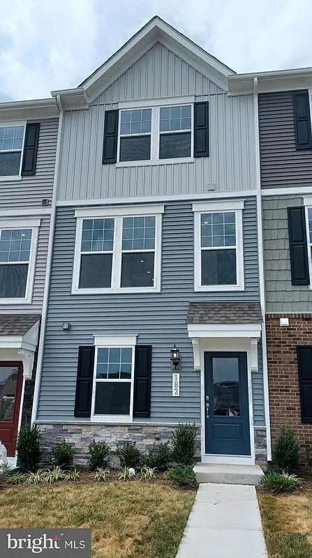 2 bed, 2.5 bath, 1387 sqft, $1,750 — Photo 1