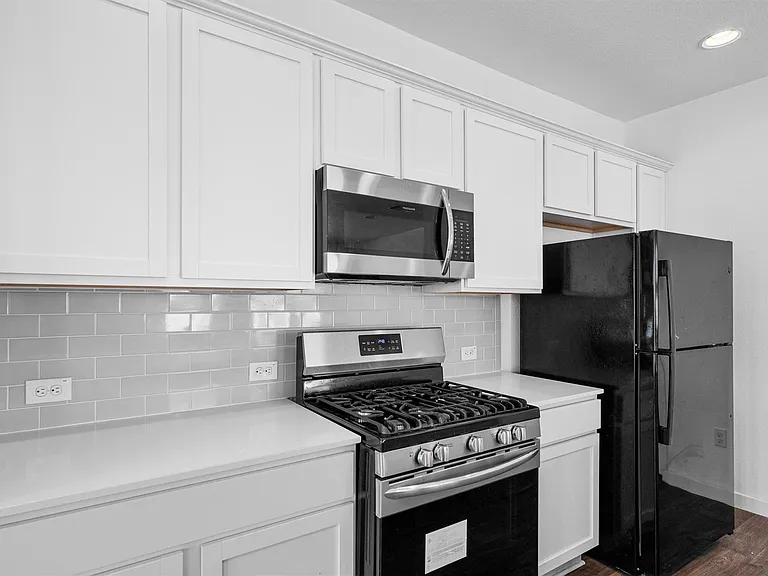 13513 Clerk St — Photo 11