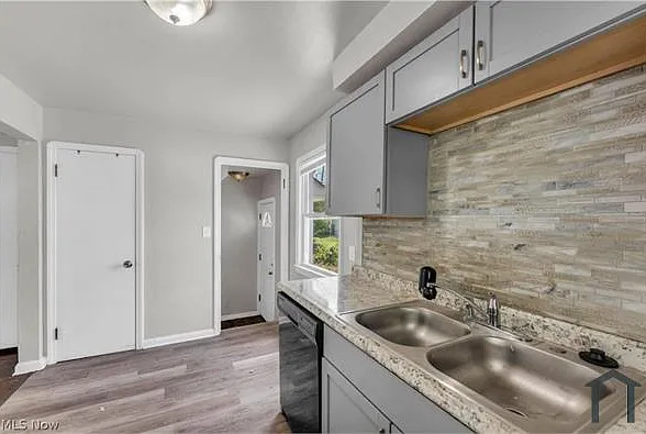 15902 Maplewood Ave — Photo 12