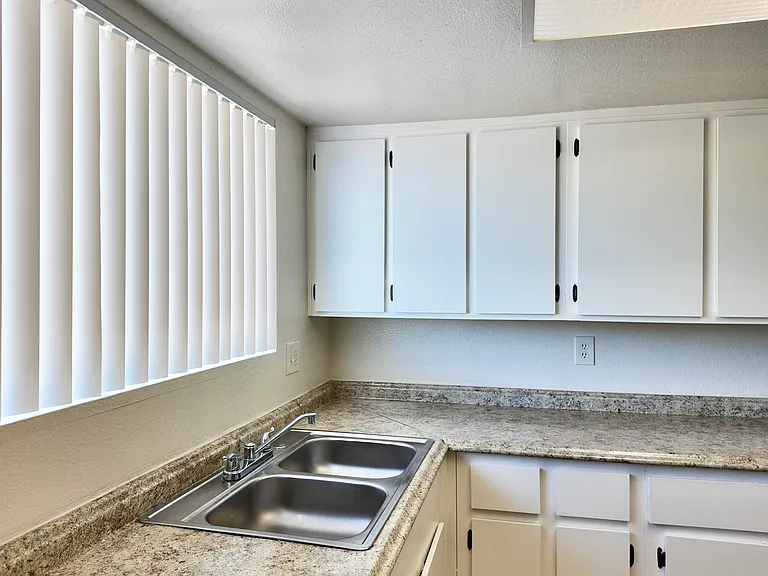 3363 W Harmont Dr #3 — Photo 2