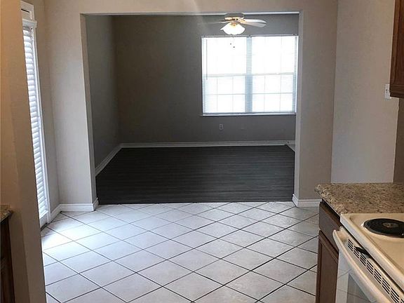 4th image of 1904 Holleman Dr