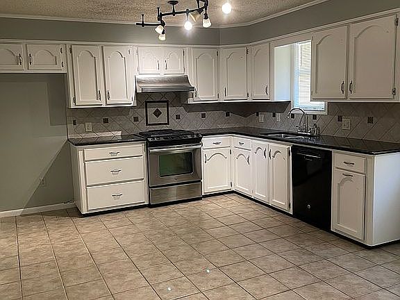 5th image of 215 Westview Dr