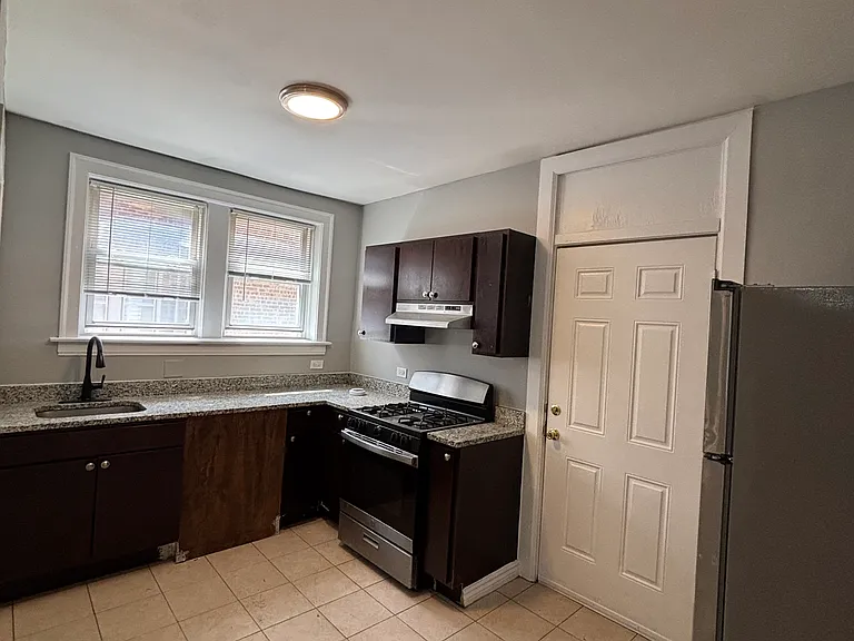 8000 S Champlain Ave — Photo 4