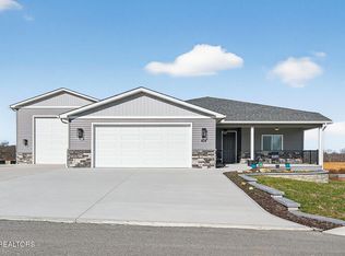 100 Juniper Ln, Crossville, TN 38555