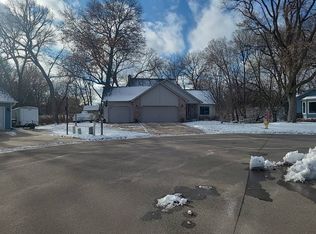 840 Dorland Rd S, Maplewood, MN 55119