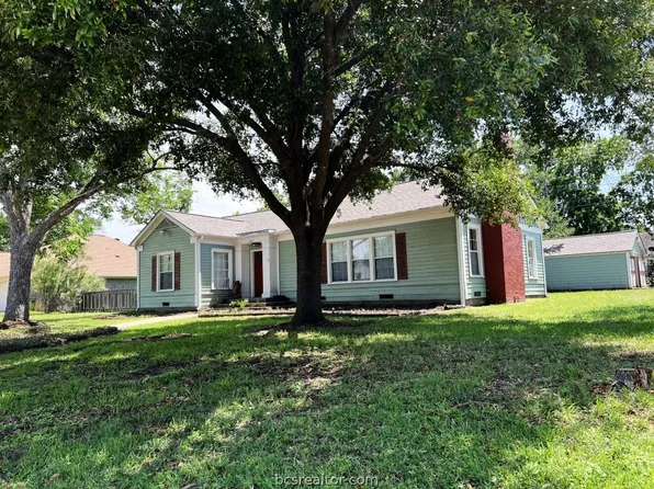 1201 Hoppess St, Bryan, TX 77802