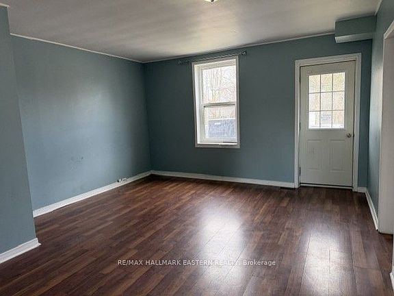 2nd image of 5 George St E