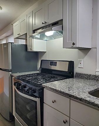 3rd image of 129 Commercial St #129