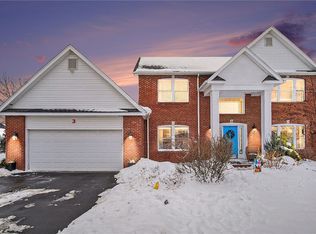 3 Nightfrost Ln, Henrietta, NY 14467