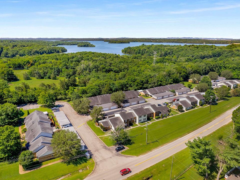 1st image of 130 Lake Chateau Dr