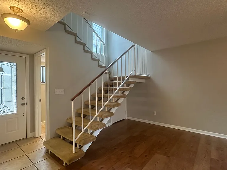 1532 N Carolwood Blvd — Photo 27