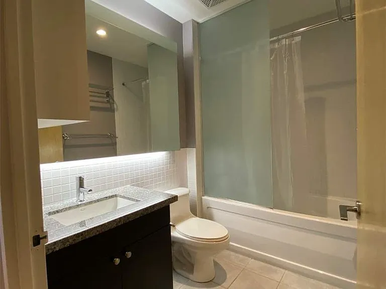 1005 King St W #703 — Photo 13