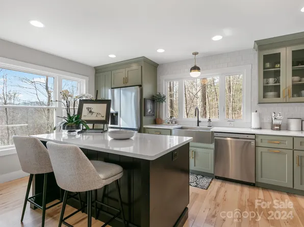 315 Porters Rdg, Canton, NC 28716