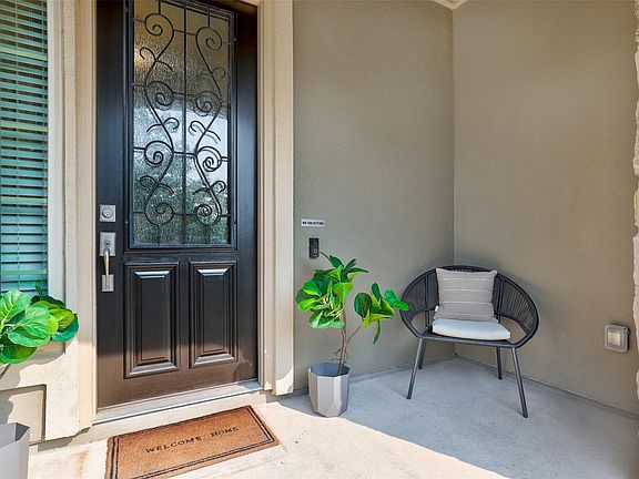 3rd image of 3020 Columbus Loop